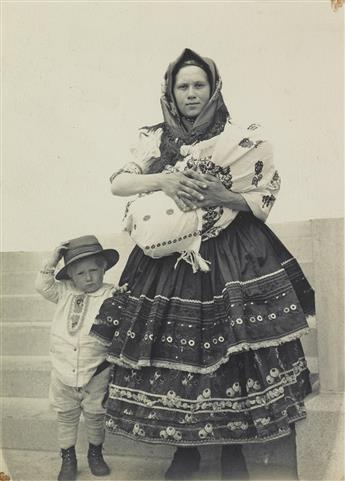 SHERMAN, AUGUSTUS (1865-1925) Group of 10 photographs of immigrants at Ellis Island.